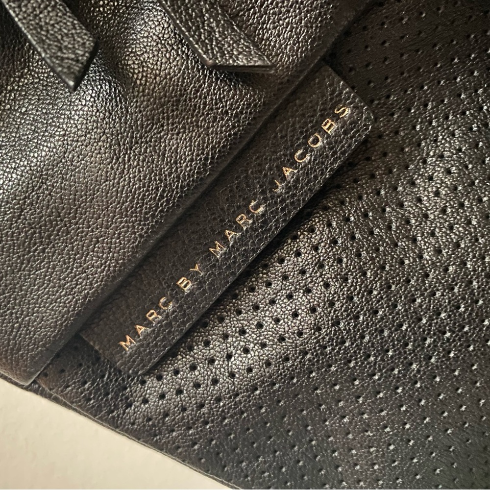✨Marc by Marc Jacobs “Bow Wow Wow” Linda convertible Shoulder/Clutch✨ - Picture 8 of 16